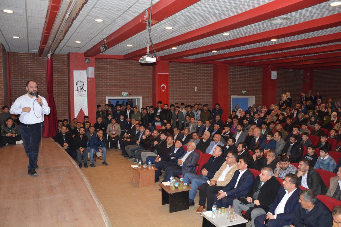 İlahiyatçı Ahmet Bulut: "Namaz, Allah ile bağlantı kurulacak en güzel ibadettir" İlahiyatçı Ahmet Bulut: "Namaz, Allah ile bağlantı kurulacak en güzel ibadettir"